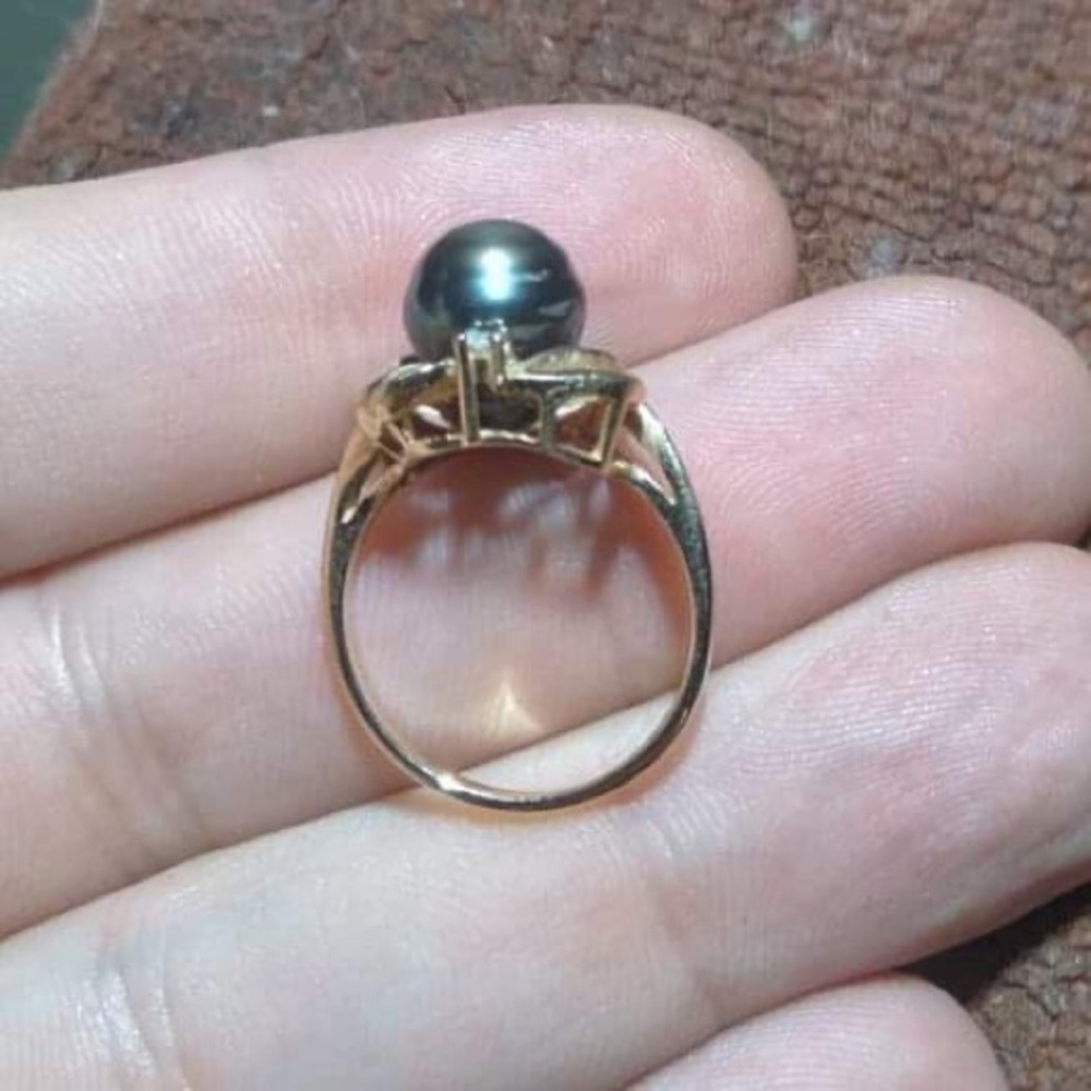 100% natural Tahitian Peal Ring (not cultured).
